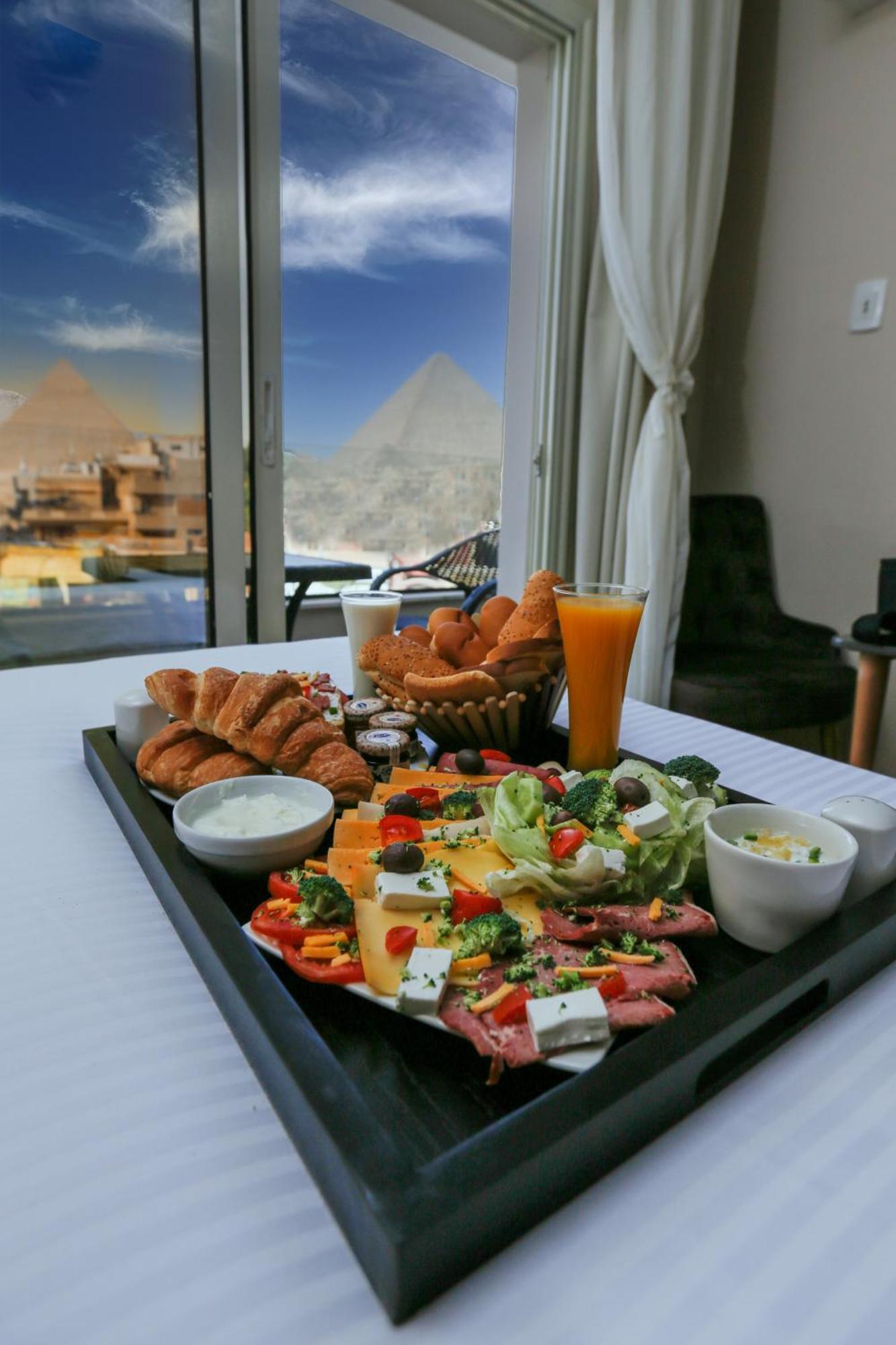 Steps In Pyramids View Hotel Kafret el-Gabal Exterior foto